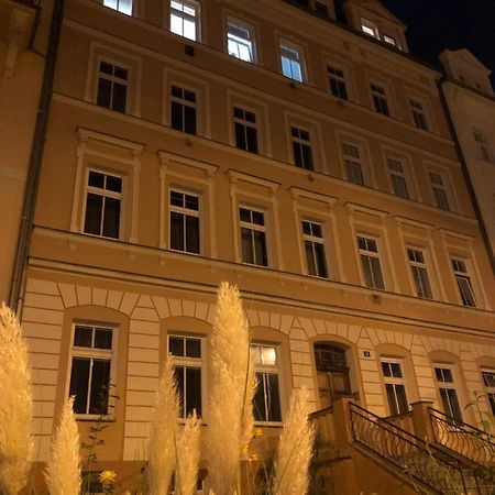 Byt S Krasnou Vyhlidkou Na Hotel Imperial Karlsbad Exteriör bild